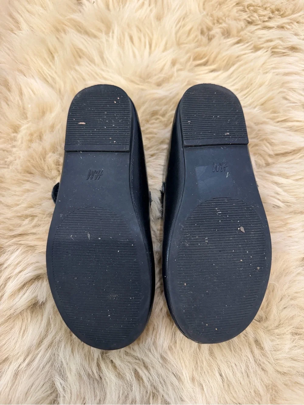 H&M sleek black